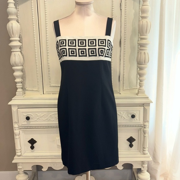 Laundry By Shelli Segal Dresses & Skirts - 90’s Laundry by Shelli Segal Embroidered Bust Little Black Dress Size 10